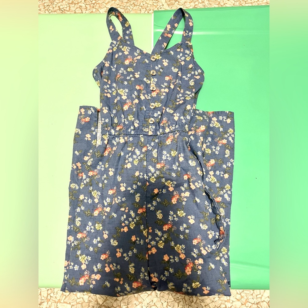 this is a cute flower jump suit